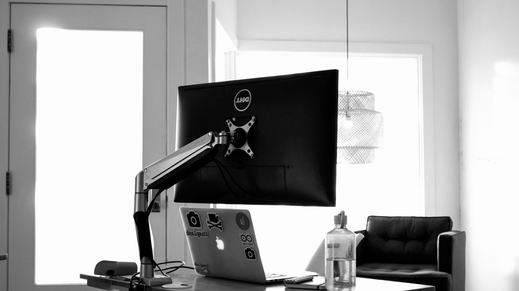 Studenti durante una sessione pratica di ascolto attivo